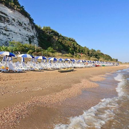 Hotel Villaggio Costa Ripa Роди-Гарганико Экстерьер фото