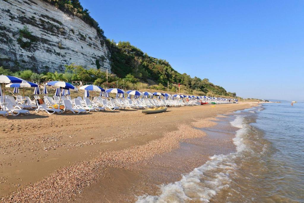 Hotel Villaggio Costa Ripa Роди-Гарганико Экстерьер фото